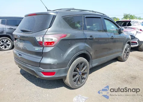 2017 Ford Escape Titanium z USA, uszkodzony, nr VIN 1FMCU9JDXHUB25627